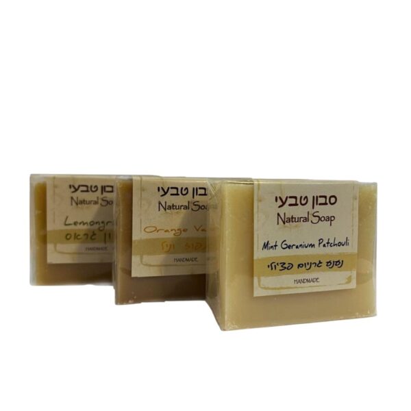 סבון בוטיק זה נרקח מחומרי גלם מן הצומח ומיוצר בבית המלאכה אלת הערבה. הסבון בעל תכונות ריפוי ומרגוע שופע בשומת טבעית. רכיבים: שמן זית כתית מעולה, מים מזוקקים, שמן דקל, שמן קוקוס, סודה קאוסטית , שמן ארומתי